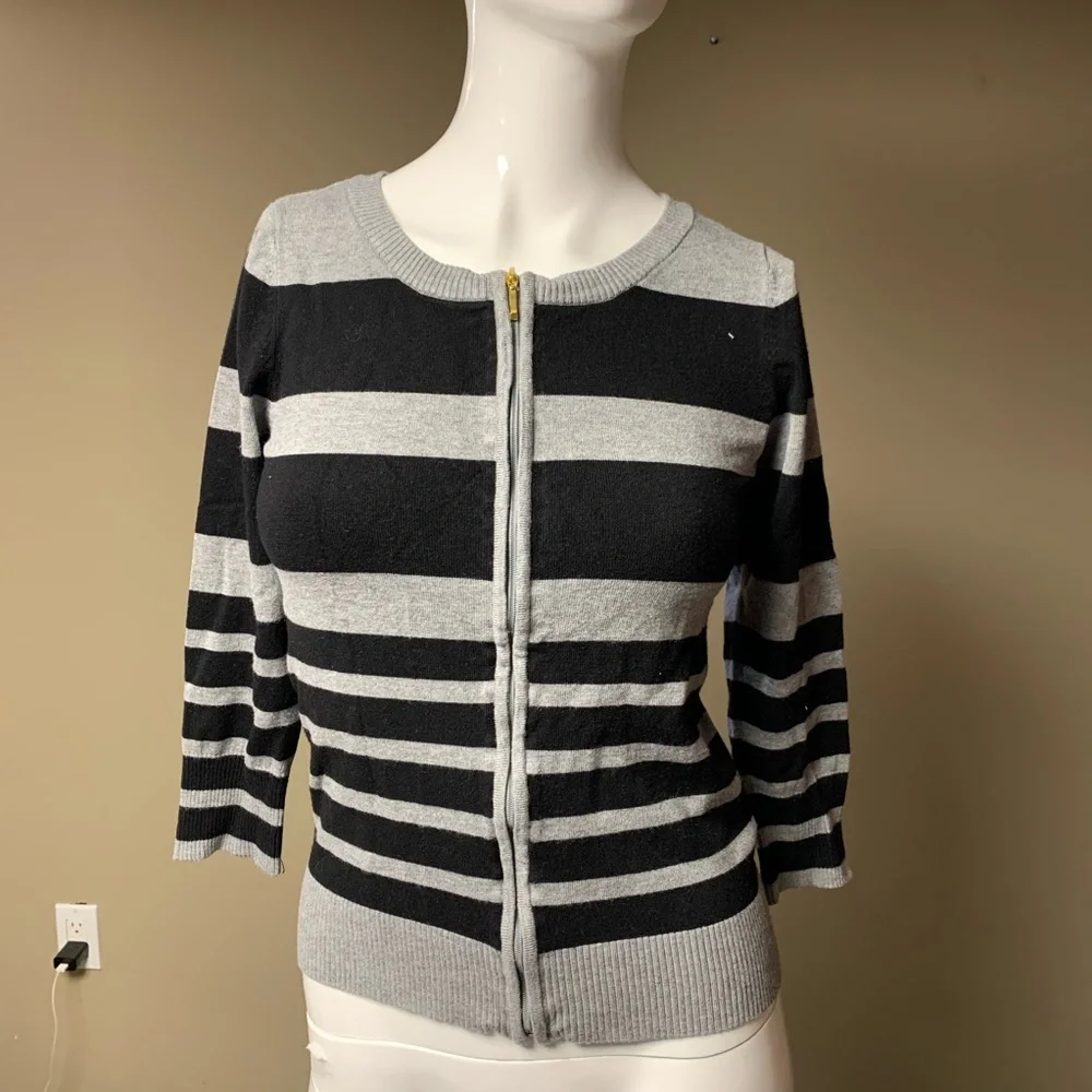 Red top - Picture 2 of 4